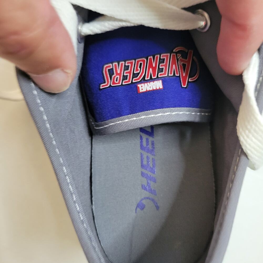 Heelys Marvel Avengers Youth Size 2 Casual Skate Shoes Sneakers - Picture 5 of 7